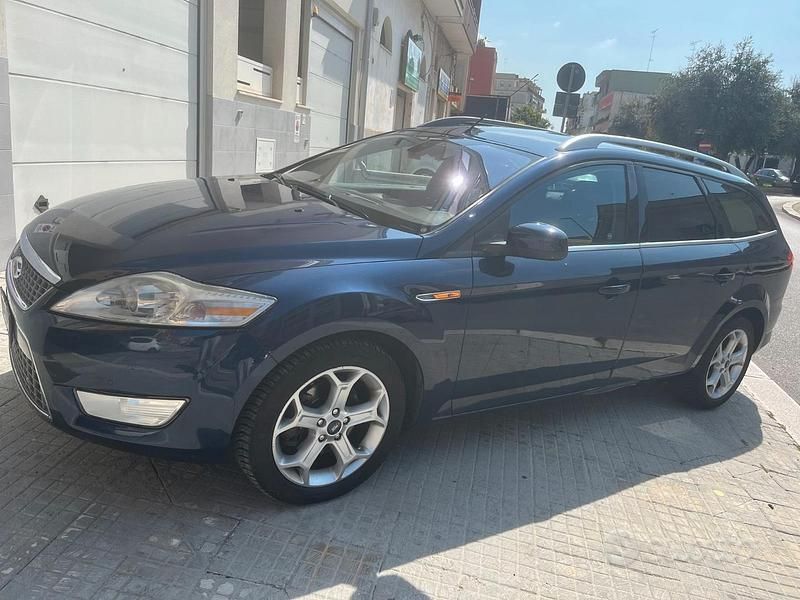 Usata Ford Mondeo Titanium 140 CV (102 kW) 2010 Blu Station wagon