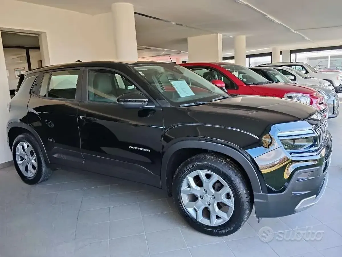 Usata Jeep Avenger Altitude 101 CV (74 kW) 2023 Nero SUV
