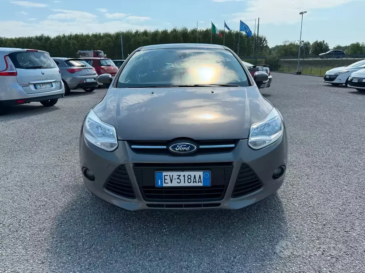 Usata Ford Focus 120 CV (88 kW) 2014 Grigio Berlina