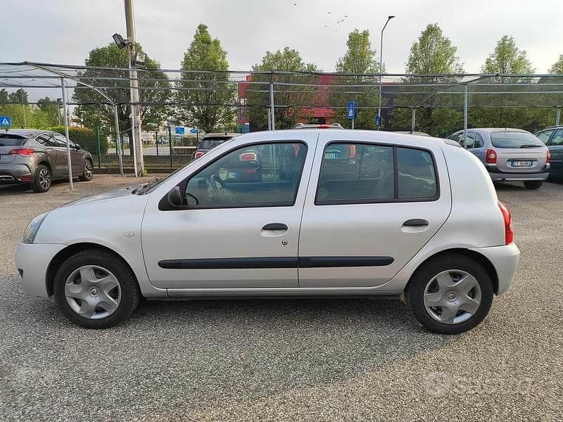 Usata Renault Clio II 58 CV (42 kW) 2008 Grigio Berlina