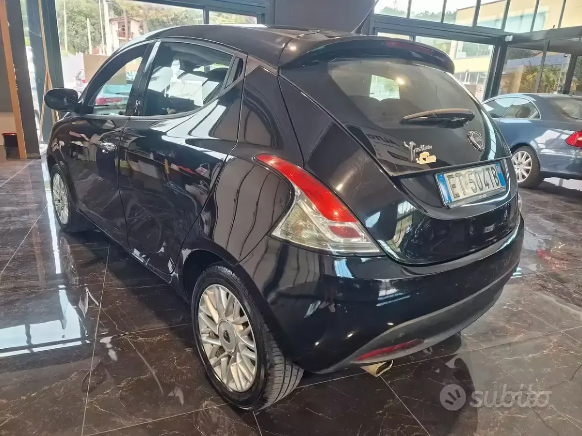 Usata Lancia Ypsilon 95 CV (69 kW) 2014 Nero Utilitaria