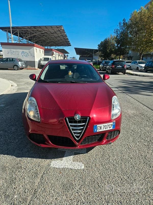 Usata 2012 Alfa Romeo Giulietta Tre volumi | 4900 € (Super prezzo) - Immagine 1/4