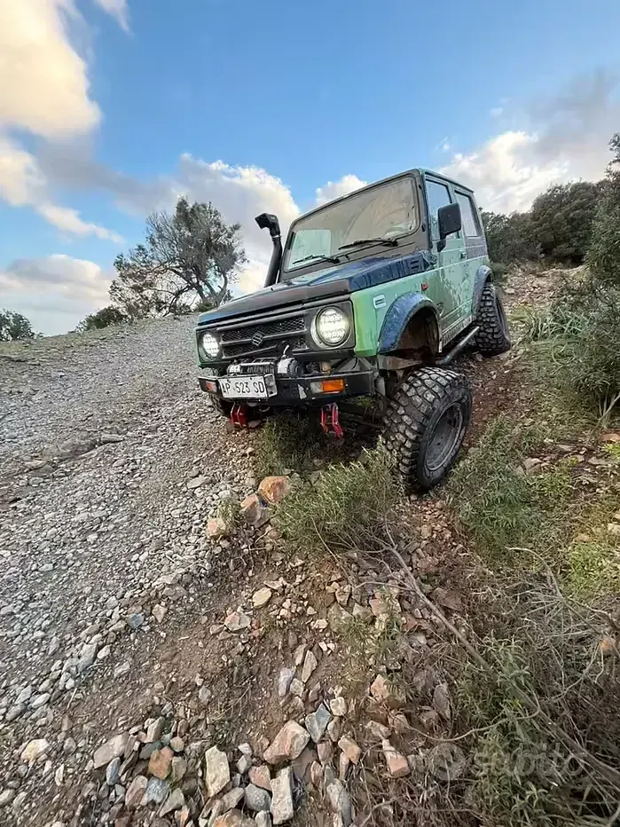 Second-hand Suzuki Samurai 69 CP (50 kW) 1997 Verde SUV