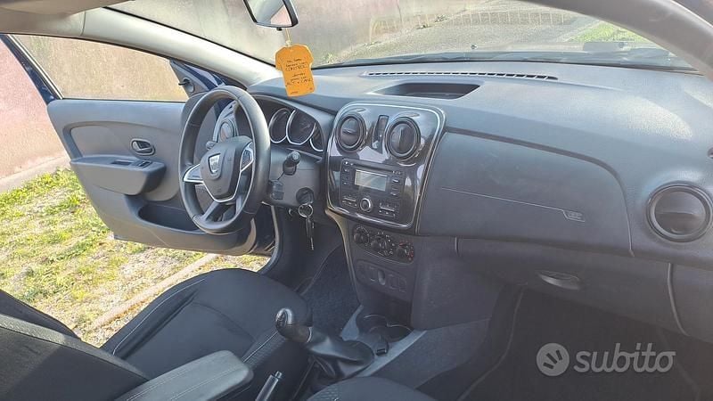 Usata Dacia Sandero 90 CV (66 kW) 2017 Blu Berlina