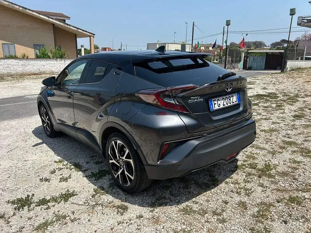 Usata Toyota C-HR Lounge 98 CV (72 kW) 2017 Grigio SUV