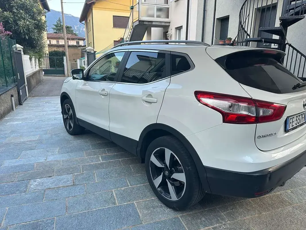 Usata Nissan Qashqai N-Connecta 116 CV (85 kW) 2016 Bianco SUV
