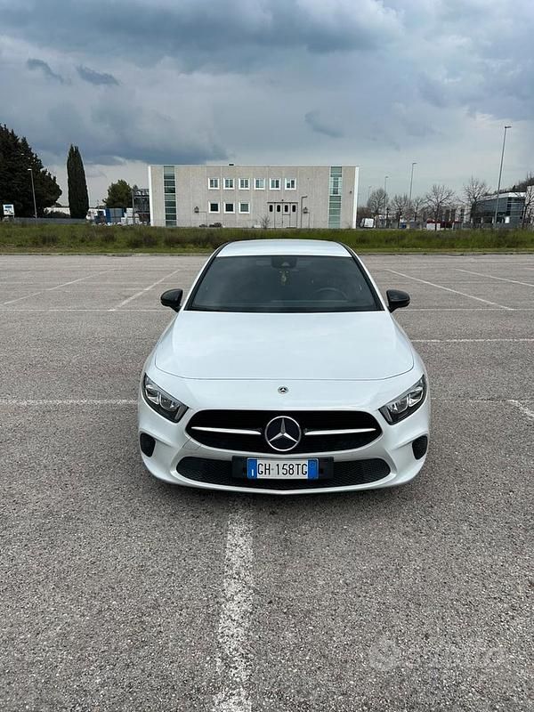 Usata Mercedes A180 Sport Edition 116 CV (85 kW) 2022 Bianco Berlina