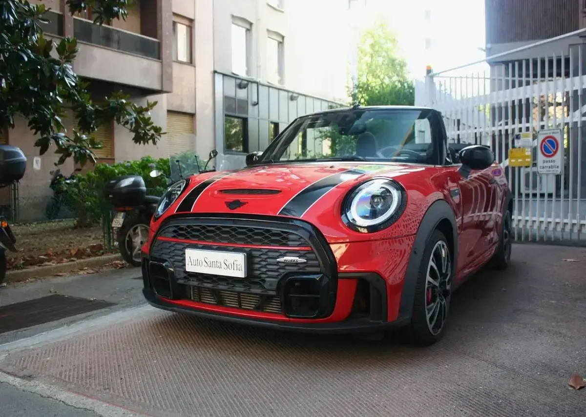 Usata Mini John Cooper Works Cabriolet 231 CV (169 kW) 2022 Chili red Cabrio