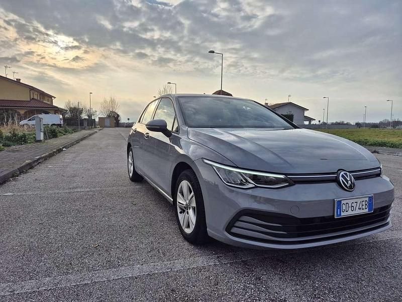 Usata VW Golf VIII Life 110 CV (80 kW) 2021 Grigio Berlina