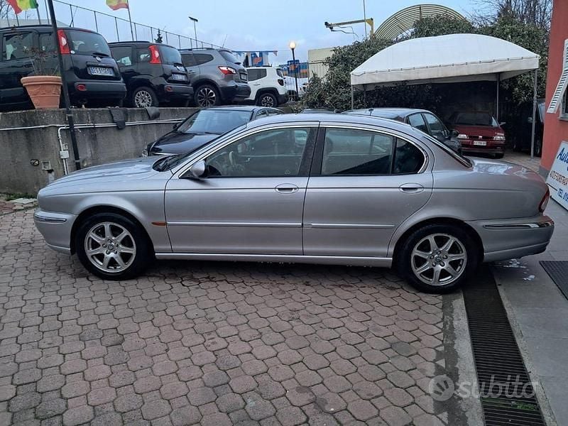 Usata Jaguar X-type 141 CV (103 kW) 2002 Grigio Berlina