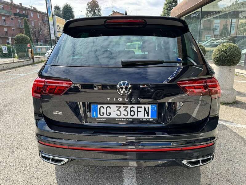 Usata VW Tiguan R-line 150 CV (110 kW) 2022 Nero SUV