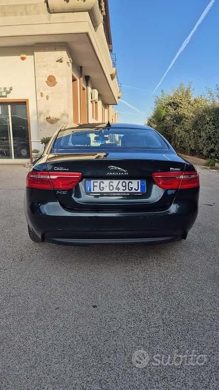 Usata Jaguar XE Business Edition 163 CV (119 kW) 2016 Verde Berlina