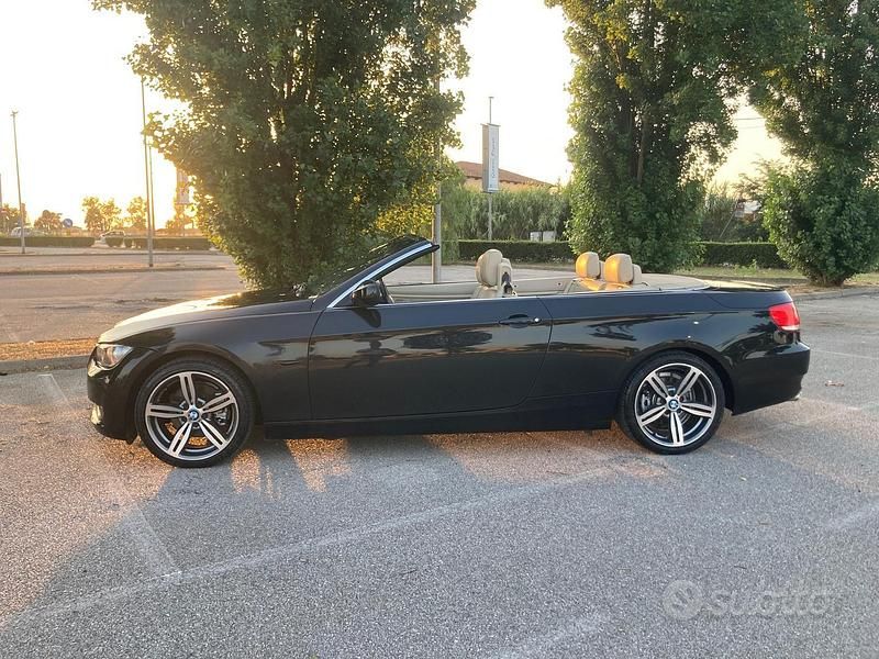 Usata BMW 320 Cabriolet 177 CV (130 kW) 2010 Nero Cabrio