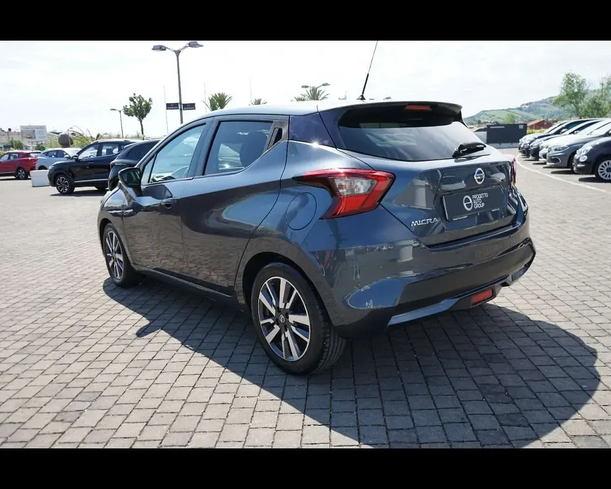 Usata Nissan Micra Tekna 90 CV (66 kW) 2019 Grigio scuro Utilitaria