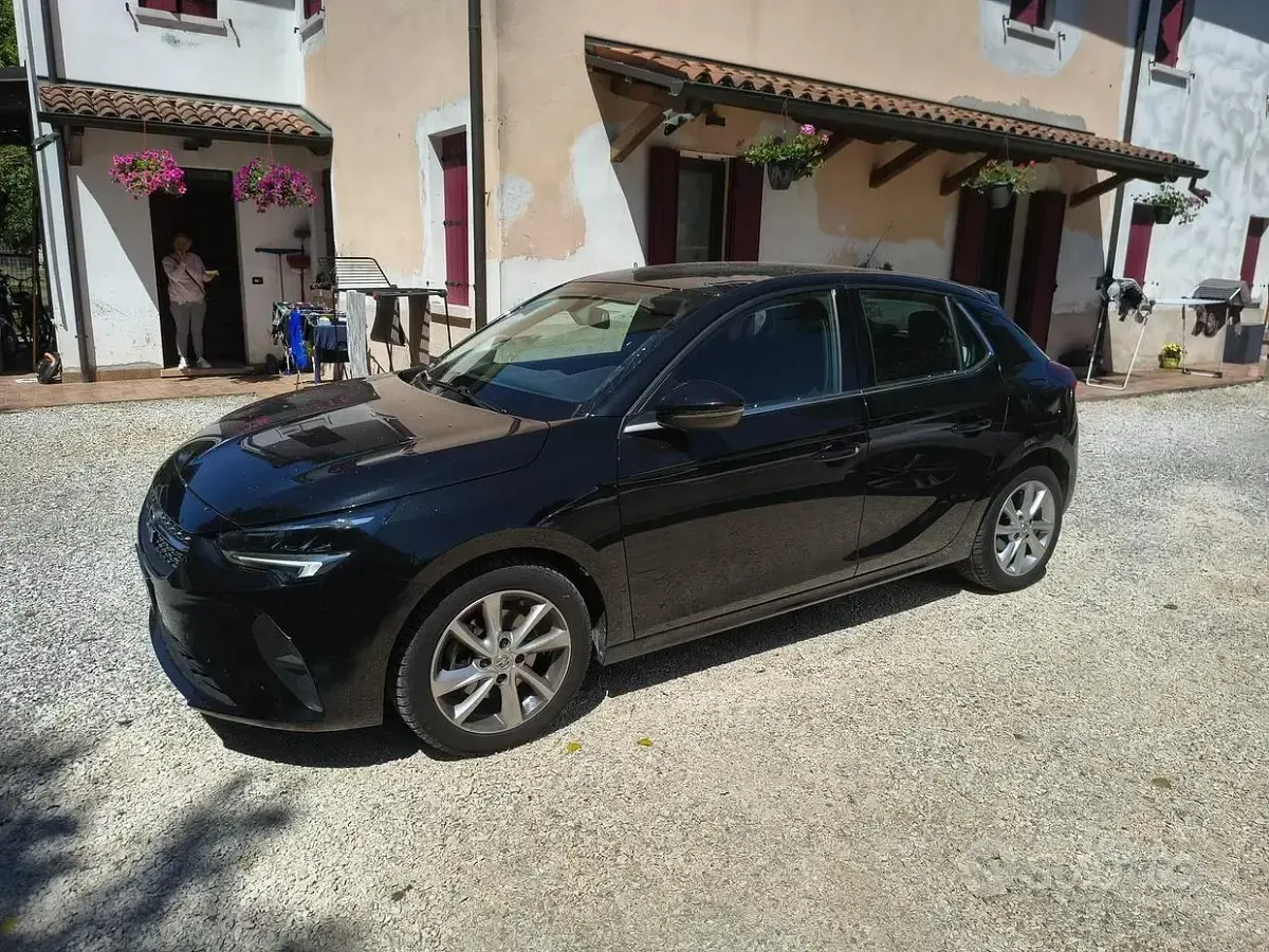Usata Opel Corsa Elegance 101 CV (74 kW) 2021 Nero Utilitaria