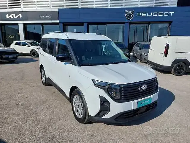 Usata Ford Tourneo Courier Titanium 125 CV (91 kW) 2024 Monovolume