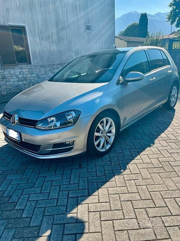 Usata VW Golf VII Highline 110 CV (80 kW) 2016 Berlina