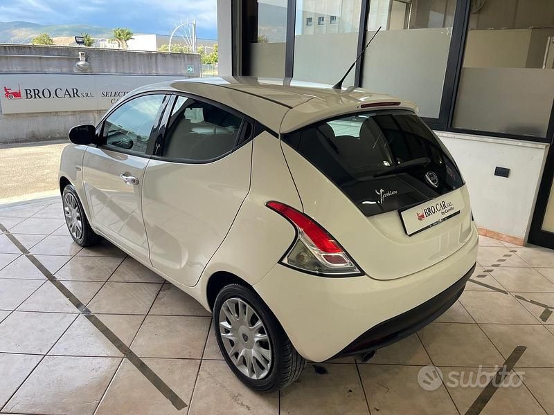 Usata Lancia Ypsilon Gold 69 CV (50 kW) 2013 Bianco Utilitaria