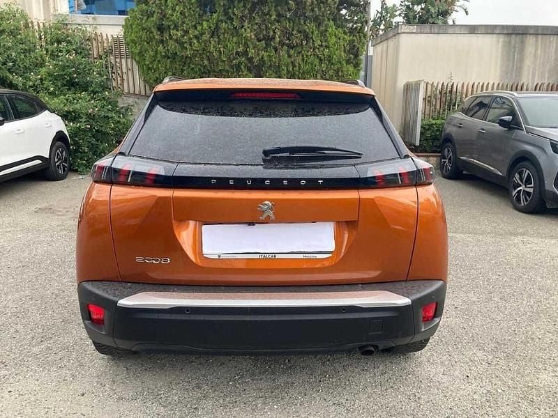 Usata Peugeot 2008 Allure 101 CV (74 kW) 2022 Arancione SUV