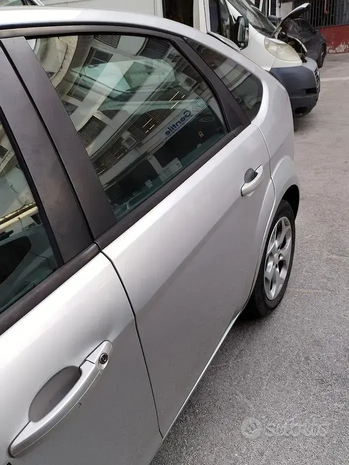 Usata Ford Focus 109 CV (80 kW) 2010 Grigio Berlina