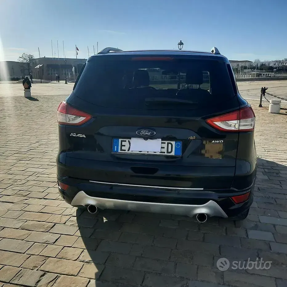 Usata Ford Kuga 179 CV (131 kW) 2014 Nero SUV
