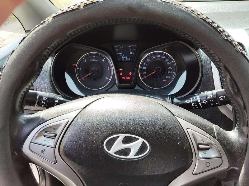 Usata Hyundai ix20 Comfort 90 CV (66 kW) 2011 Argento Utilitaria