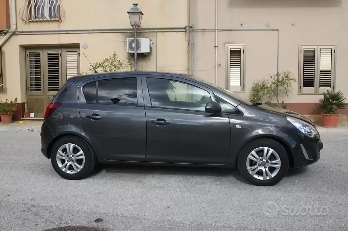 Usata Opel Corsa 75 CV (55 kW) 2012 Grigio Utilitaria
