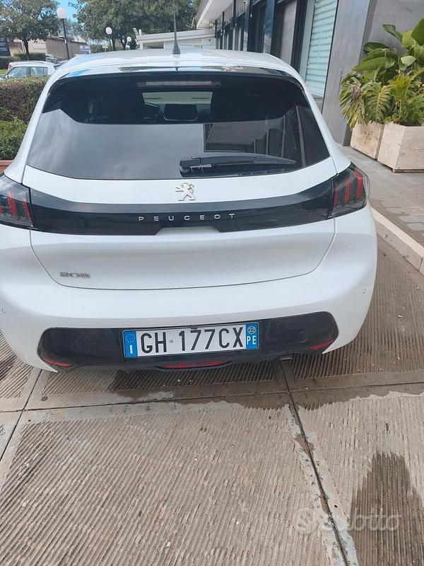 Usata Peugeot 208 2022 Bianco Utilitaria