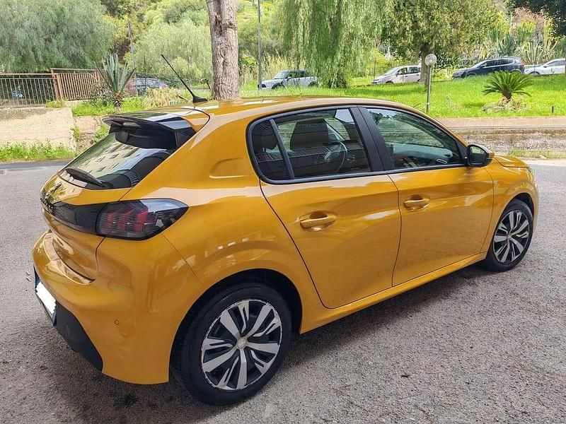 Usata Peugeot 208 Active 101 CV (74 kW) 2020 Oro Utilitaria