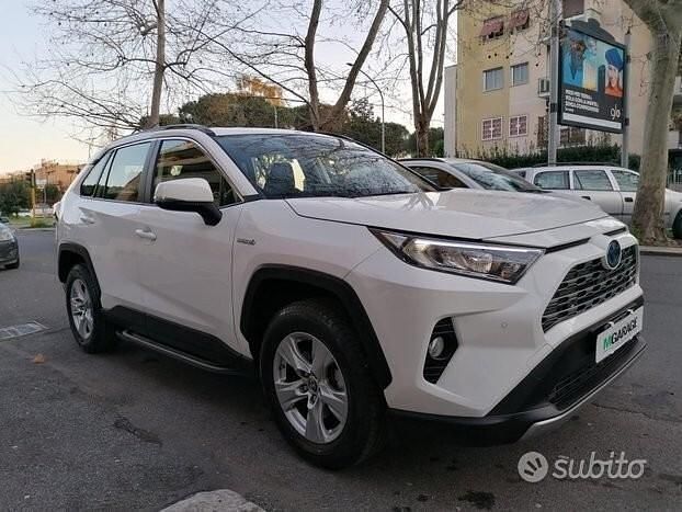 Usata Toyota RAV4 Business Edition 178 CV (130 kW) 2021 Bianco Station wagon