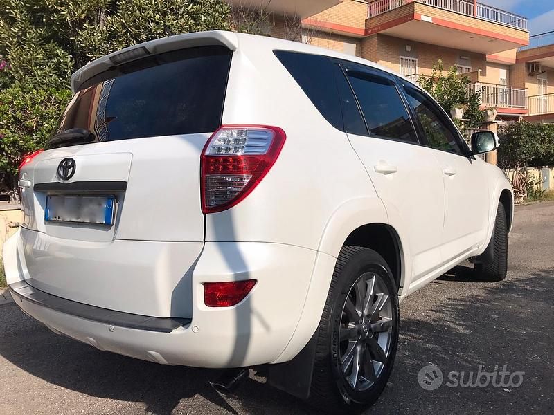 Usata Toyota RAV4 Executive 150 CV (110 kW) 2012 Bianco SUV