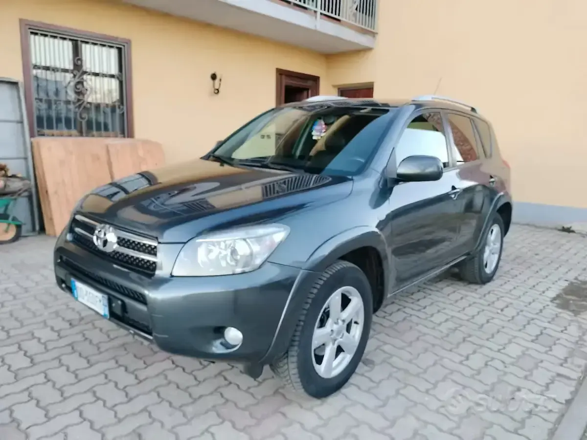 Usata Toyota RAV4 177 CV (130 kW) 2006 Grigio SUV