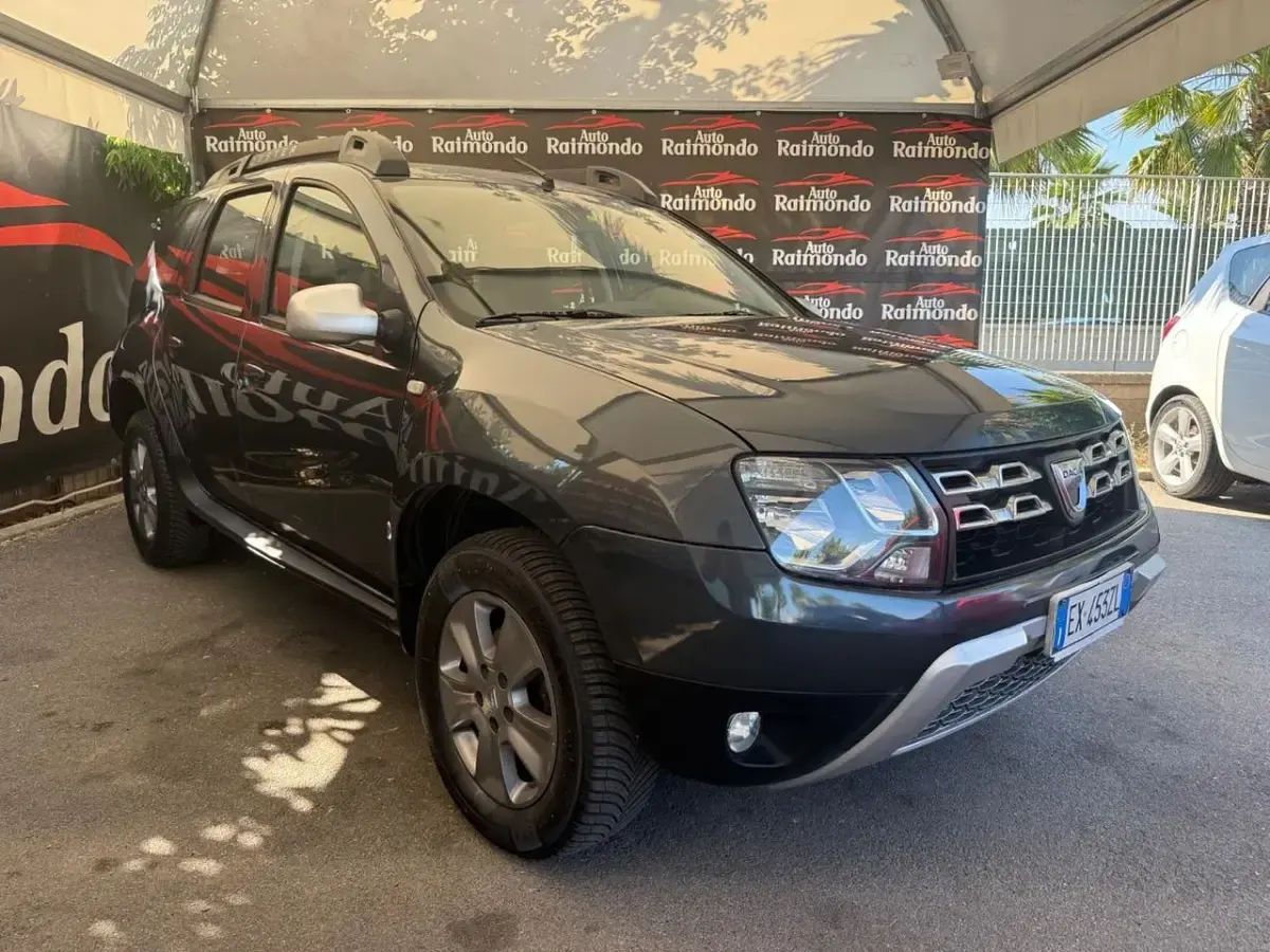 Usata Dacia Duster Lauréate 108 CV (79 kW) 2014 Grigio SUV