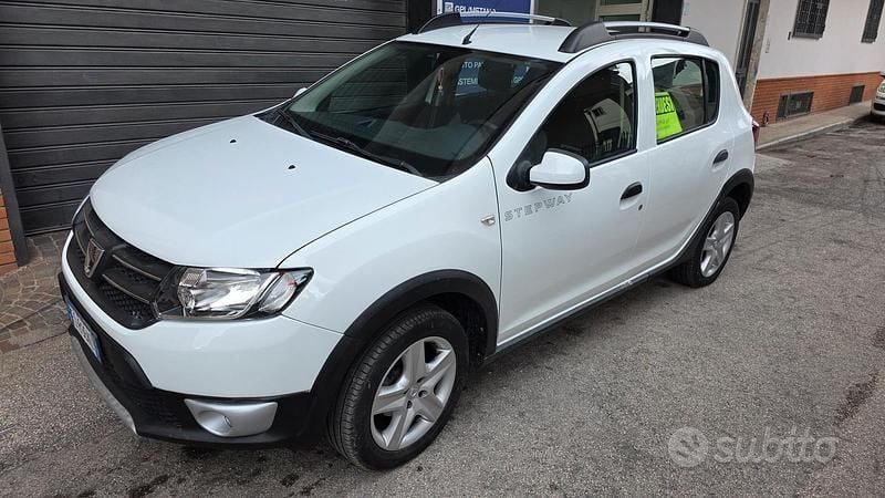 Usata Dacia Sandero 90 CV (66 kW) 2016 Bianco Utilitaria