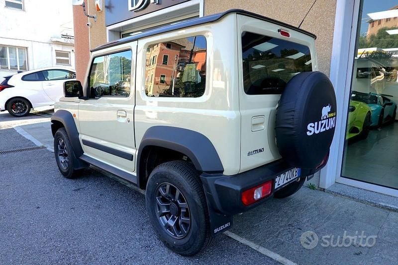 Usata Suzuki Jimny 102 CV (75 kW) 2019 Beige pastello SUV