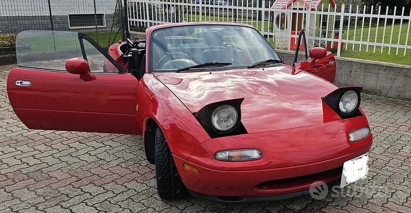 Usata Mazda MX5 131 CV (96 kW) 1995 Rosso Cabrio
