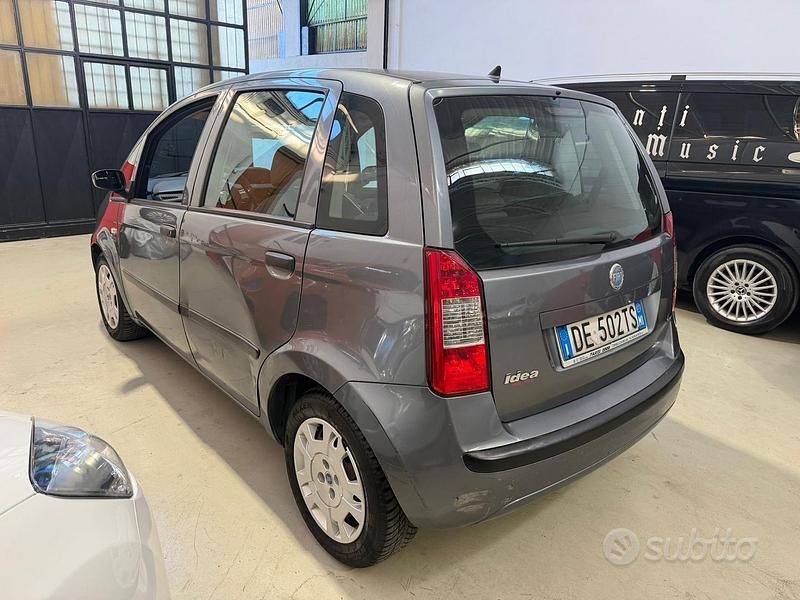 Usata Fiat Idea 80 CV (58 kW) 2007 Grigio Monovolume
