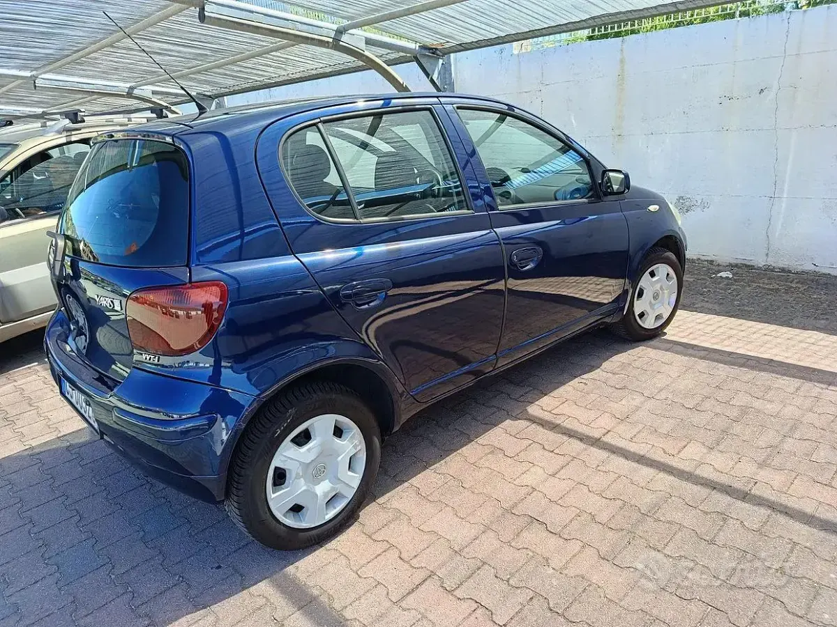 Begagnad Toyota Yaris 65 HK (47 kW) 2004 Blå Kombi