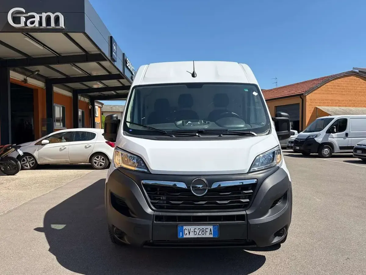 Usata Opel Movano S 140 CV (102 kW) 2024 Bianco icy pastello Furgone