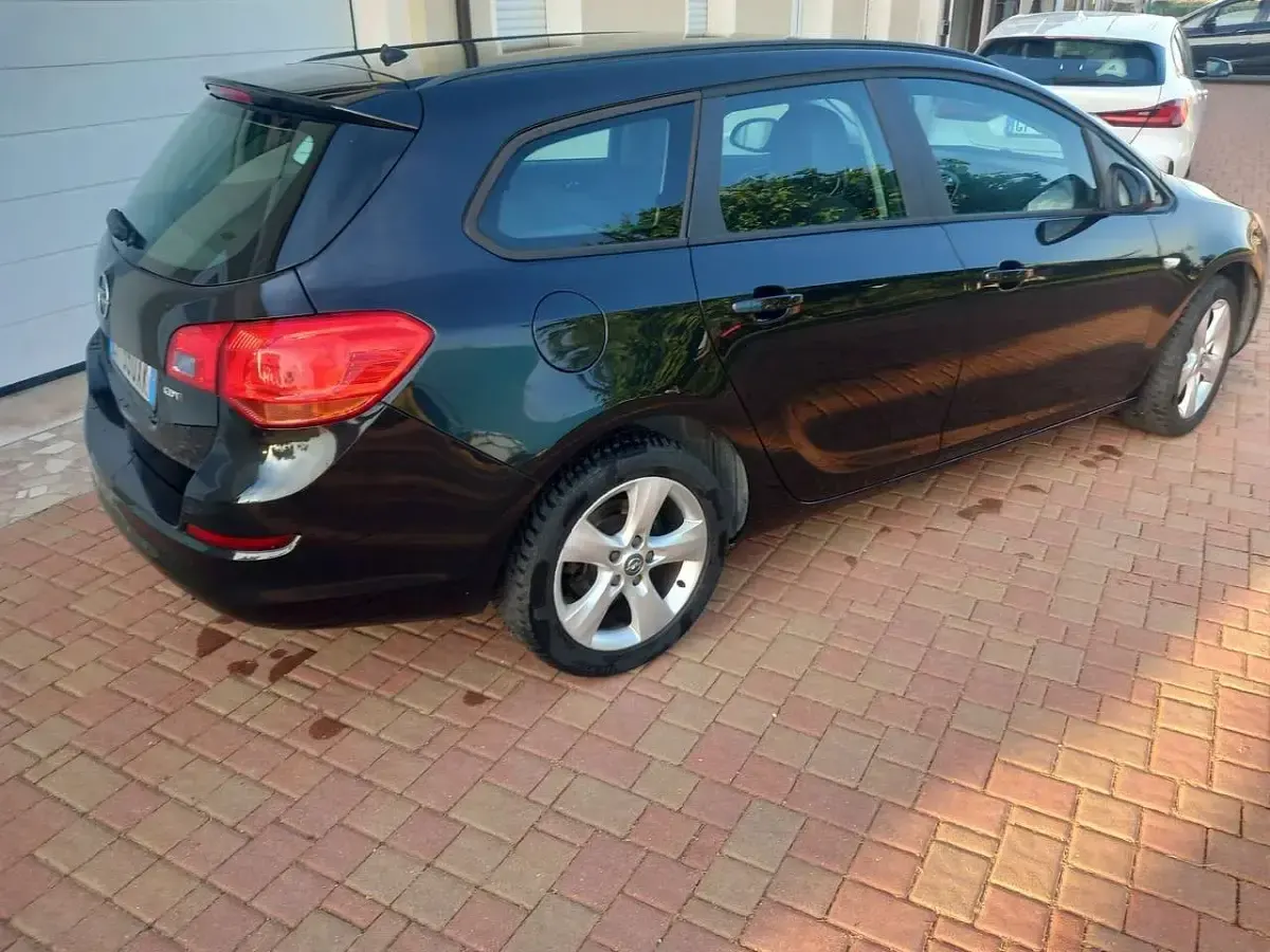 Usata Opel Astra 110 CV (80 kW) 2012 Other Station wagon