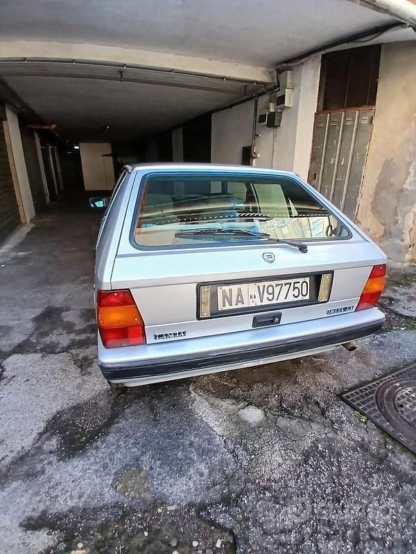 Usata Lancia Delta 75 CV (55 kW) 1991 Grigio Utilitaria