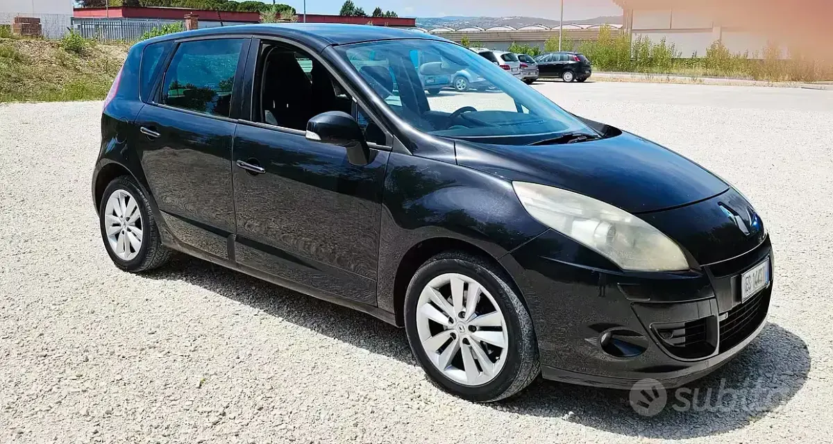 Usata Renault Scénic Dynamique 130 CV (95 kW) 2010 Nero Monovolume