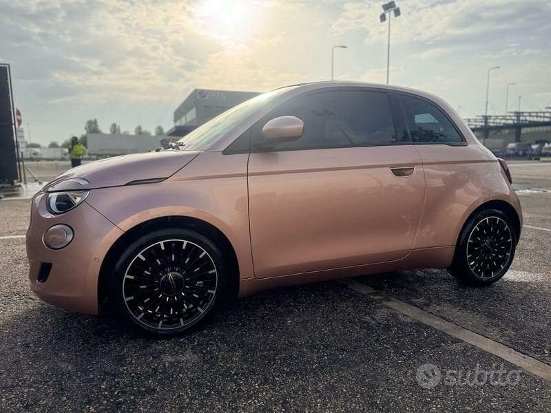 Usata 2022 Fiat 500e La Prima Cabrio | 18.900 € (Buon prezzo) - Immagine 1/4