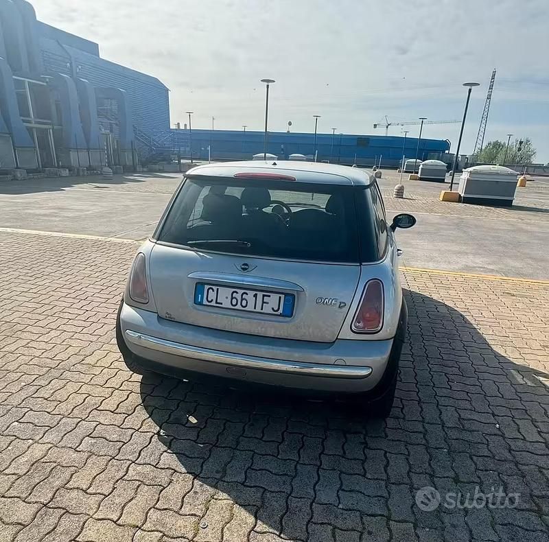 Usata Mini Cooper 75 CV (55 kW) 2003 Grigio Utilitaria