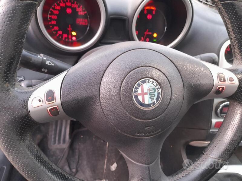 Usato 2005 Alfa Romeo 156 1.9 Diesel 140 CV (4.500 €)