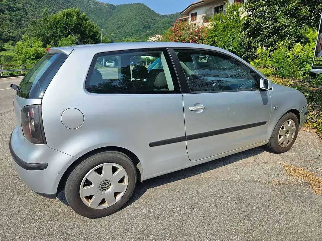 Usata VW Polo 75 CV (55 kW) 2005 Grigio Utilitaria