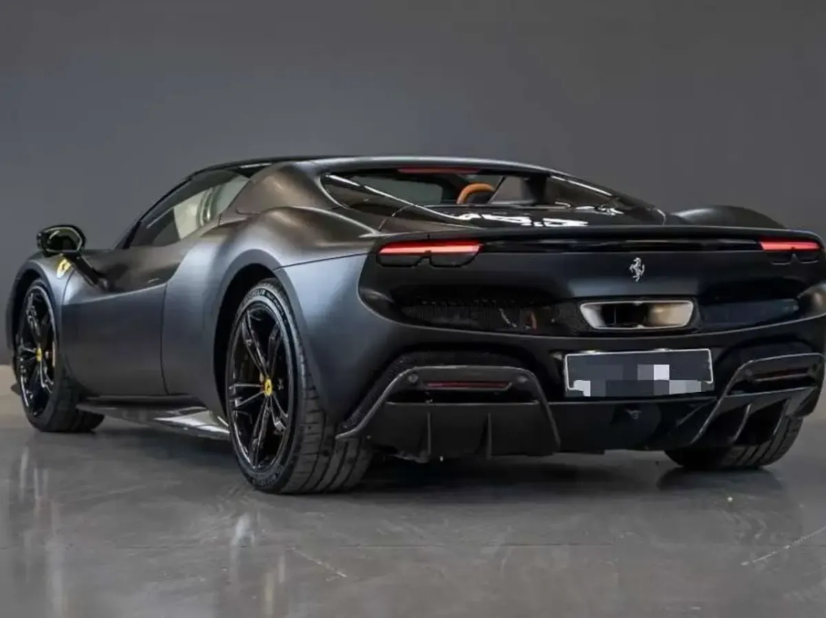 Usata Ferrari 296 663 CV (487 kW) 2024 Nero Cabrio