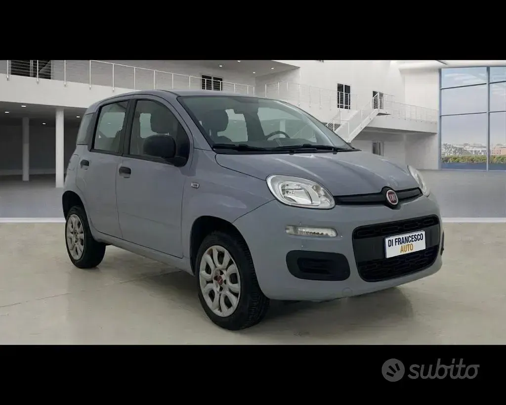 Usado Fiat Panda Easy 80 HP (58 kW) 2018 Cinzento Citadino