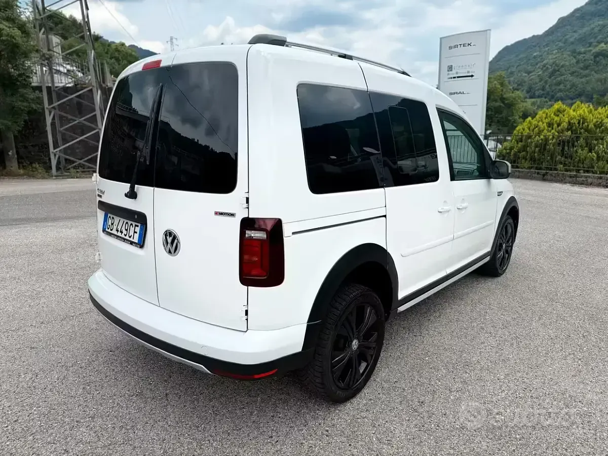 Usata VW Caddy 122 CV (89 kW) 2020 Bianco Monovolume