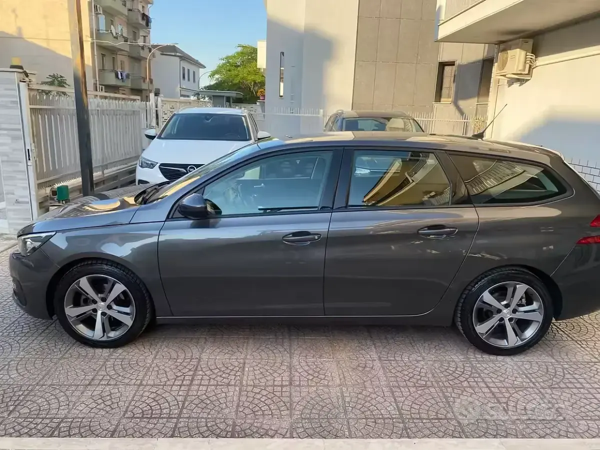 Usata Peugeot 308 Active 131 CV (96 kW) 2019 Grigio Station wagon